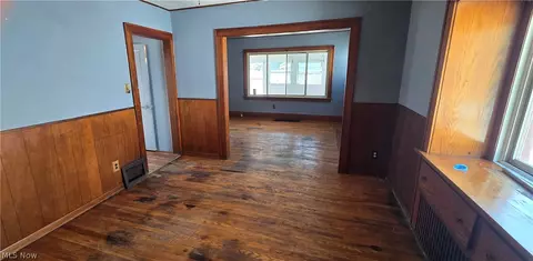 Living - 647 Columbia Ave, Akron, OH 44310 photo 2 of 3