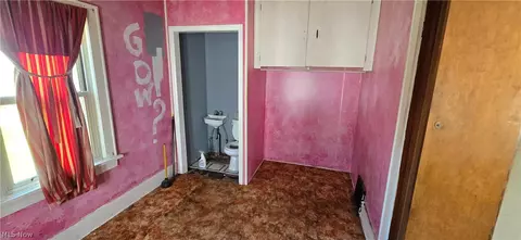 Bedroom - 647 Columbia Ave, Akron, OH 44310 photo 4 of 4