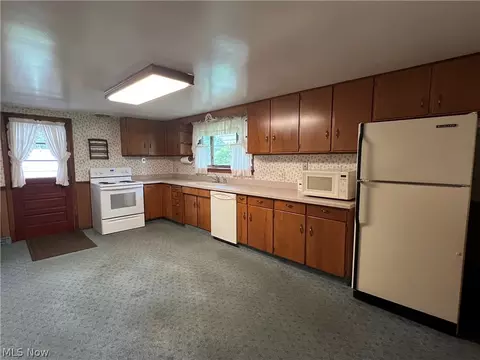 Kitchen - 6030 Firestone Rd NE, Canton, OH 44721 photo 1 of 1