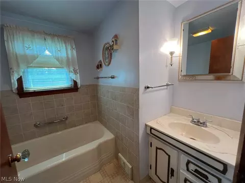 6030 Firestone Rd NE, Canton, OH 44721 photo 10