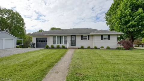 212 Westview Dr, New Concord, OH 43762
