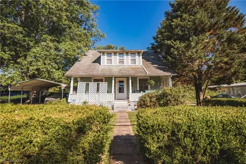425 Hill St, Parkersburg, WV 26104