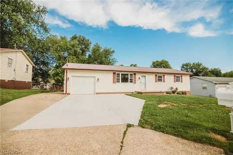 239 Locust Dr, Mineral Wells, WV 26150