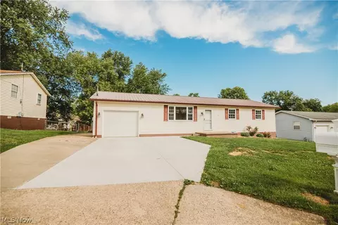 239 Locust Dr, Mineral Wells, WV 26150