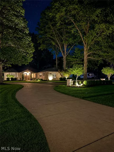 Exterior - 6325 Crossview Rd, Seven Hills, OH 44131 photo 6 of 6