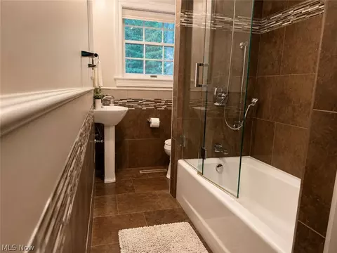 Bath - 6325 Crossview Rd, Seven Hills, OH 44131 photo 3 of 3