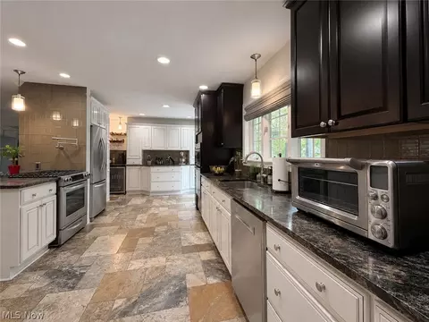 Kitchen - 6325 Crossview Rd, Seven Hills, OH 44131 photo 6 of 7