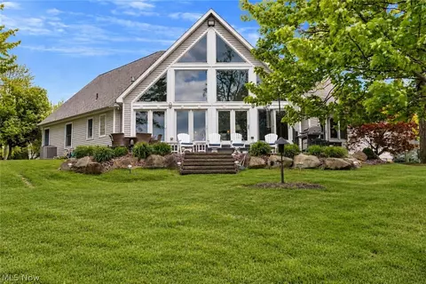 2252 Heston Dr, Lake Milton, OH 44429