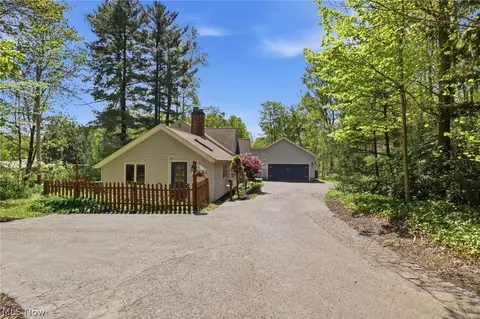 8977 Cedar Rd, Chesterland, OH 44026