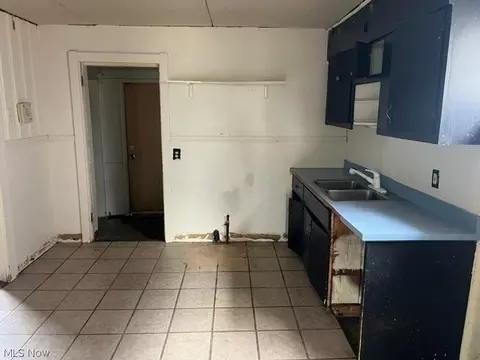 2503 E 29th St, Lorain, OH 44055 photo 3
