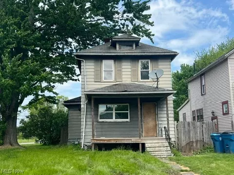 2503 E 29th St, Lorain, OH 44055