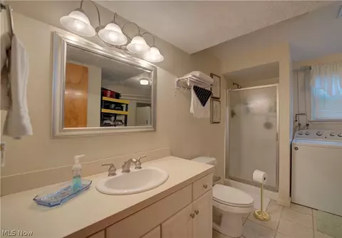 Bath - 724 Strowbridge Dr, Huron, OH 44839 photo 3 of 3