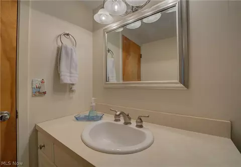 Bath - 724 Strowbridge Dr, Huron, OH 44839 photo 2 of 3