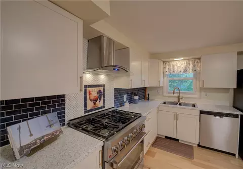Kitchen - 724 Strowbridge Dr, Huron, OH 44839 photo 1 of 6