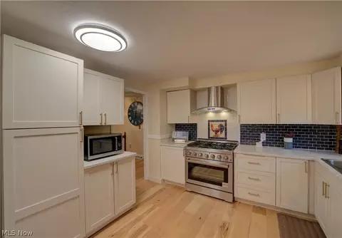 Kitchen - 724 Strowbridge Dr, Huron, OH 44839 photo 6 of 6