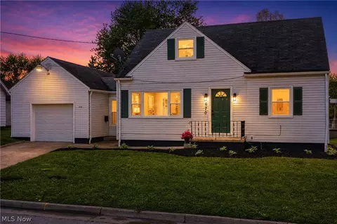 670 Davis St, Akron, OH 44310