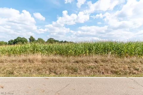 Crystal Lake Avenue Nw, Canal Fulton, OH 44614