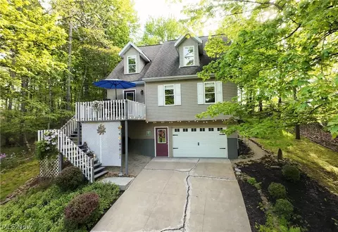 677 Floral Vly E, Howard, OH 43028