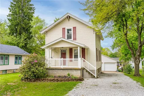 198 Stratford Ave, Wadsworth, OH 44281