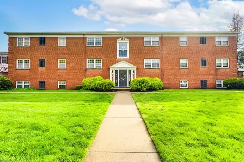 3944 Brendan Ln #G508, North Olmsted, OH 44070
