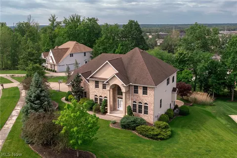 7635 Harley Hills Dr, North Royalton, OH 44133