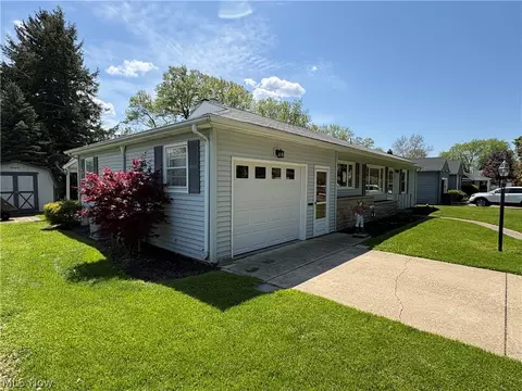 1942 E 41st St, Ashtabula, OH 44004 photo 3