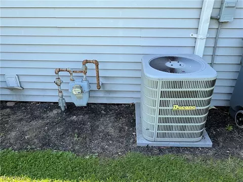 1942 E 41st St, Ashtabula, OH 44004 photo 8