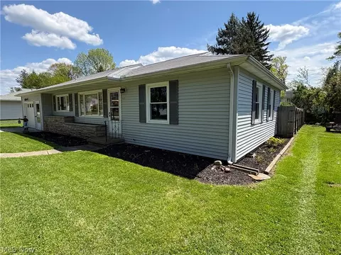 Exterior - 1942 E 41st St, Ashtabula, OH 44004 photo 2 of 7