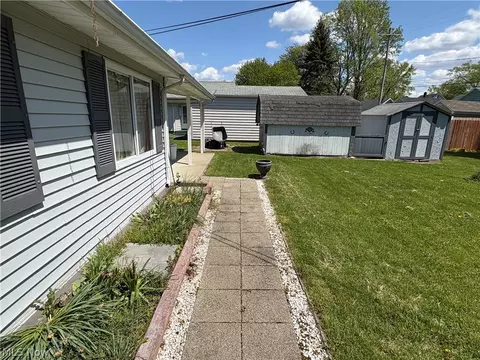 Exterior - 1942 E 41st St, Ashtabula, OH 44004 photo 6 of 7