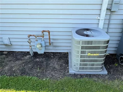 Exterior - 1942 E 41st St, Ashtabula, OH 44004 photo 7 of 7