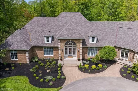 8795 Pheasant Run Ln, Kirtland Hills, OH 44060