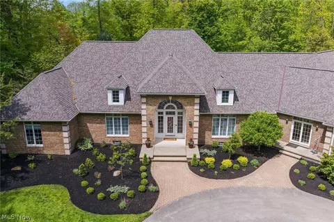 8795 Pheasant Run Ln, Kirtland Hills, OH 44060