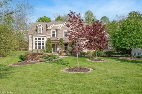 7695 Cottonwood Trl, Chagrin Falls, OH 44023