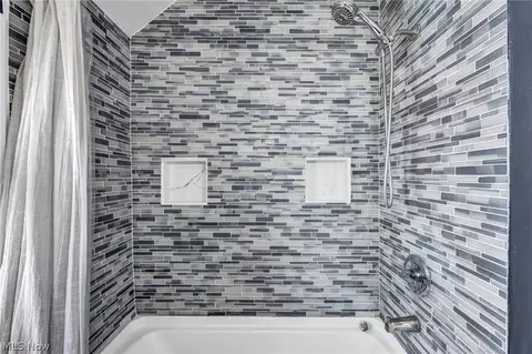 Bath - 1646 Walnut Blvd, Ashtabula, OH 44004 photo 3 of 3