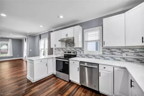 Kitchen - 1646 Walnut Blvd, Ashtabula, OH 44004 photo 2 of 3