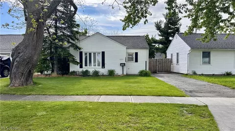 1206 Genesee Ave, Mayfield Heights, OH 44124