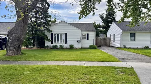 1206 Genesee Ave, Mayfield Heights, OH 44124