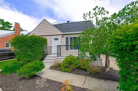 1241 Sunset Rd, Mayfield Heights, OH 44124