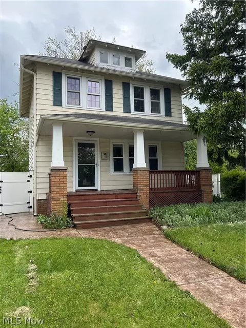 5911 Velma Ave, Parma, OH 44129