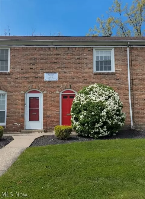 11 Trenton Sq #T-36, Euclid, OH 44143