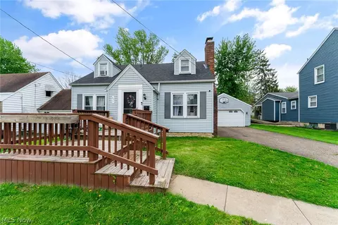 51 Renwick Dr, Poland, OH 44514