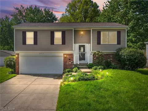 26917 Oxford Park Ln, Olmsted Twp, OH 44138