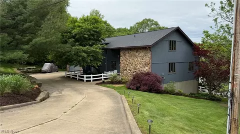 3790 E Buckhorn Dr, Millersburg, OH 44654