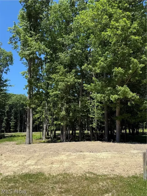 1 Ridgeview Dr, Vermilion, OH 44089