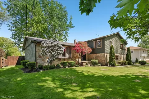 Exterior - 3329 S Maple Ln, Ashtabula, OH 44004 photo 2 of 9