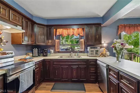Kitchen - 3329 S Maple Ln, Ashtabula, OH 44004 photo 5 of 6