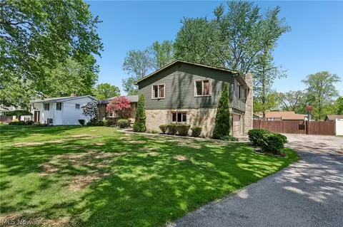 Exterior - 3329 S Maple Ln, Ashtabula, OH 44004 photo 3 of 9