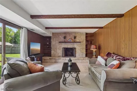 Living - 3329 S Maple Ln, Ashtabula, OH 44004 photo 5 of 8