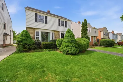 4438 Baintree Rd, University Heights, OH 44118