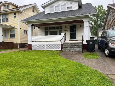 3297 W 131st St, Cleveland, OH 44111